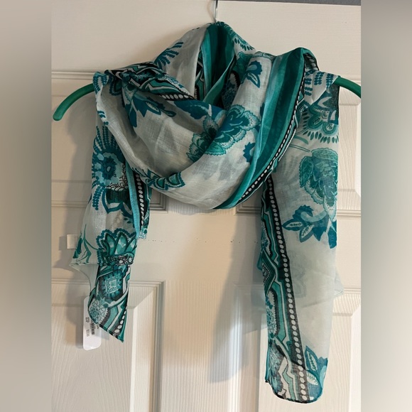 Charming Charlie Printed Scarf. - Picture 5 of 8